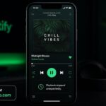 Spotify keeps pausing - smartphone showing paused playback with error symbol